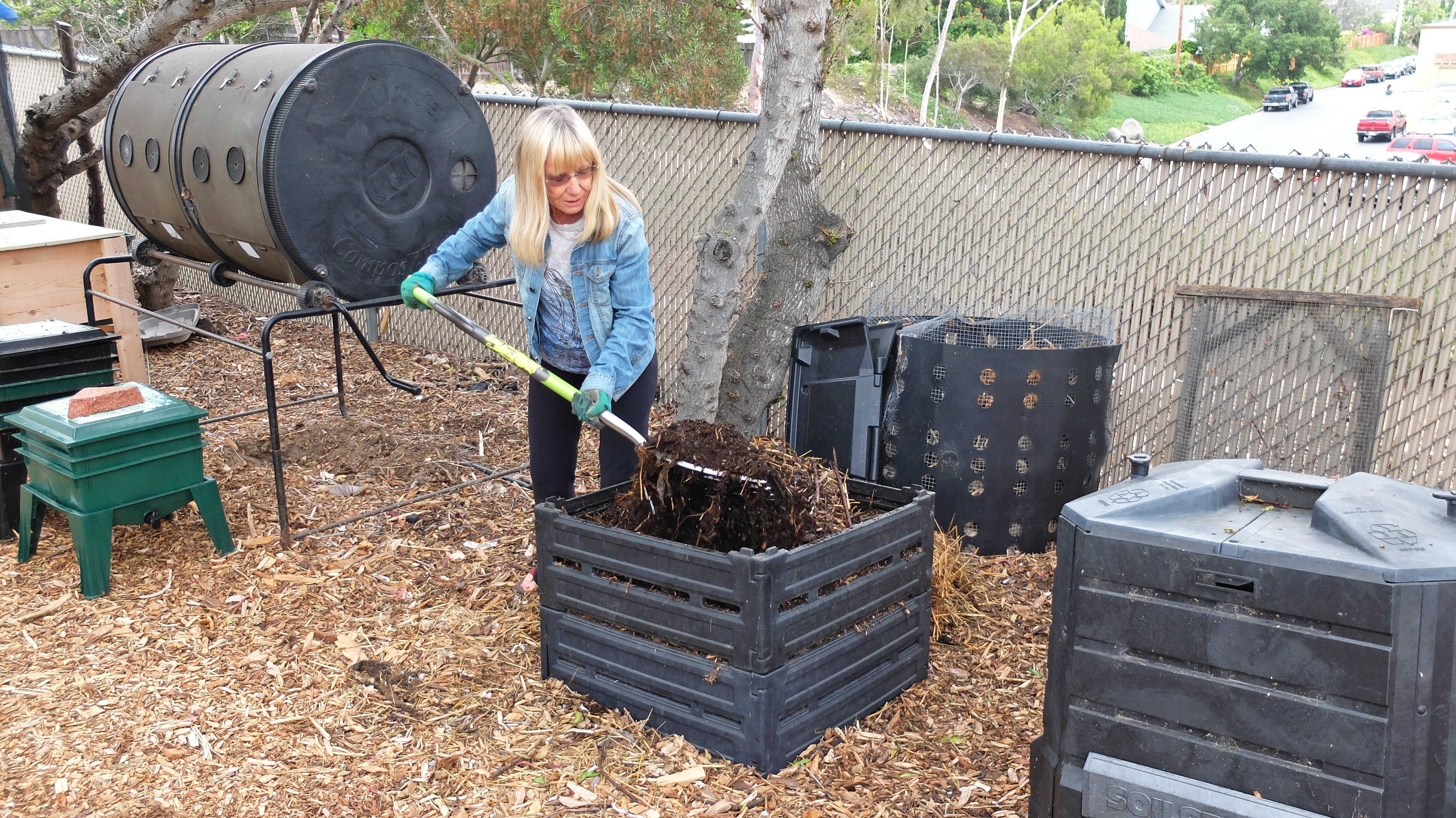 День компоста. Compost Turner. Аэратор для компоста. Томаты на компосте. Туалетная бумага для компоста.